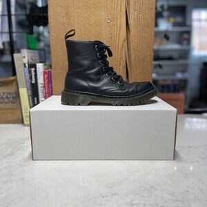 Black Dr Martens Boots (Size 7W)
